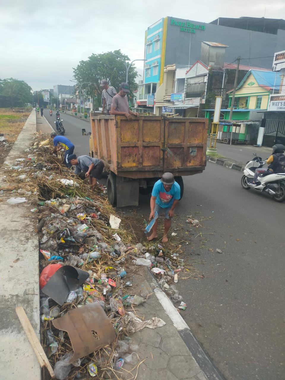 Dikomandoi Wali Kota Tasming Hamid, Seluruh Jajaran Pemkot Parepare Bergerak Masif Bersihkan Kota 